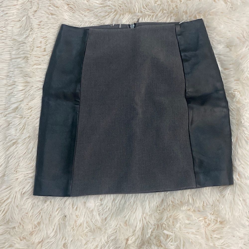 Kensie mini skirt with side pockets and faux leather side panels
